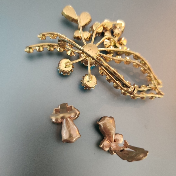 Vintage Made in Austria Crystal Brooch and Earrings Set - Picture 7 of 13